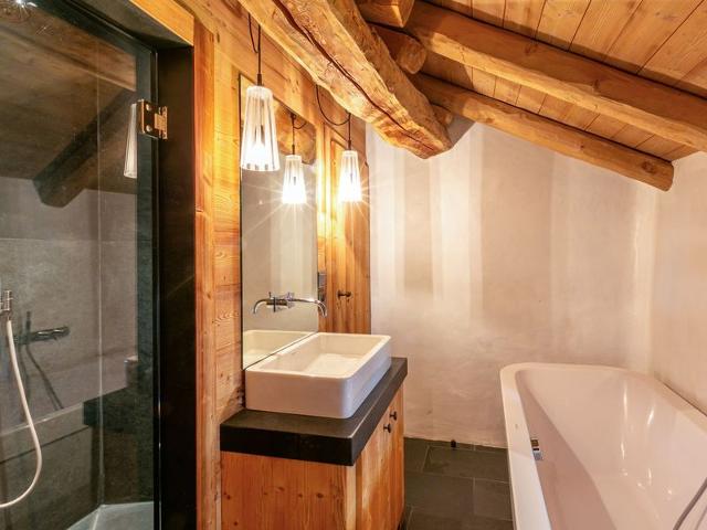 Chalet 17°C restauré, 4 ch, au cœur du vieux Val-d'Isère, grande cheminée, proche pistes, parking, WiFi FR-1-694-358 - Val d’Isère Centre