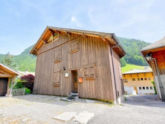 Chalet Savoyard Rénové à Morzine – Proche Centre et Navettes – Parfait pour 10 personnes FR-1-524-3 - Morzine