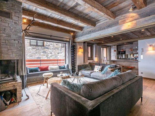 Appartement-chalet de standing avec cheminée et hammam, idéalement situé sur le front de neige de Va - Val d’Isère Centre