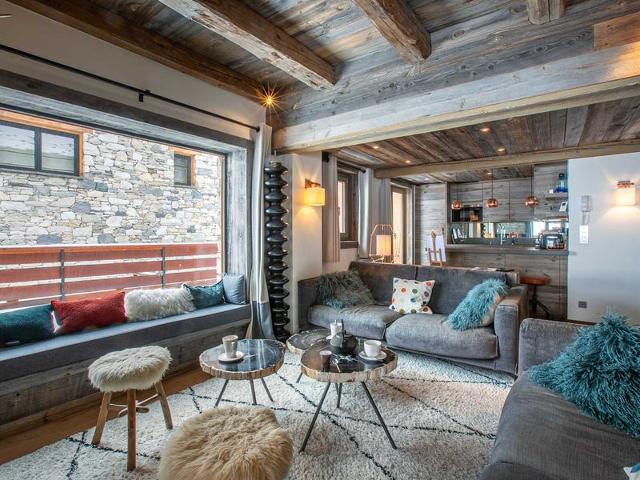 Appartement-chalet de standing avec cheminée et hammam, idéalement situé sur le front de neige de Va - Val d’Isère Centre