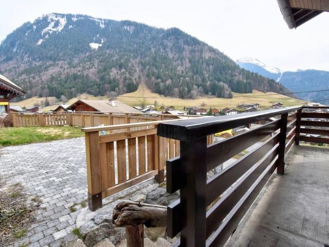 Chalet cosy à Morzine, proche navettes, avec garage, terrasse et équipements complets FR-1-524-13 - Morzine