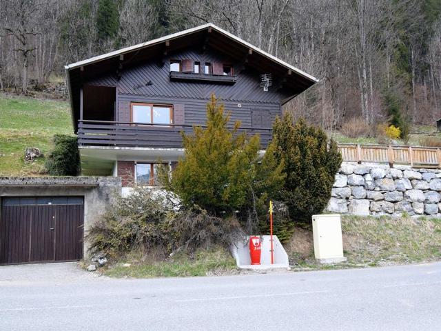 Chalet cosy à Morzine, proche navettes, avec garage, terrasse et équipements complets FR-1-524-13 - Morzine