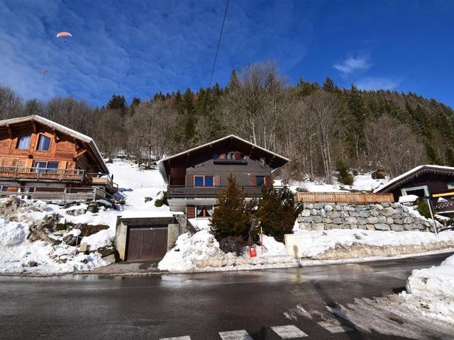 Chalet cosy à Morzine, proche navettes, avec garage, terrasse et équipements complets FR-1-524-13 - Morzine