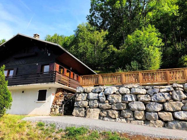 Chalet cosy à Morzine, proche navettes, avec garage, terrasse et équipements complets FR-1-524-13 - Morzine