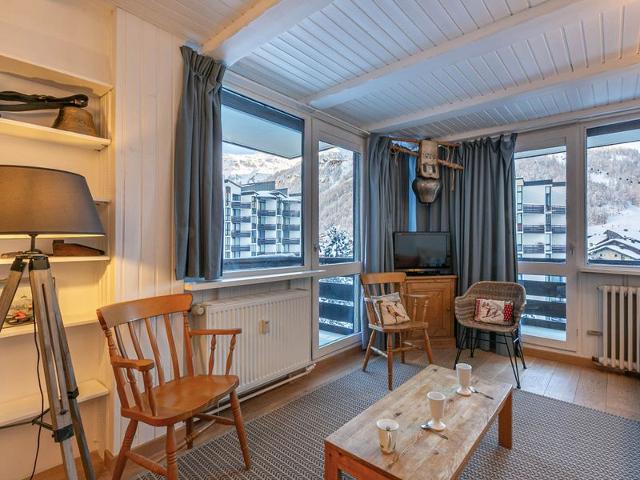 Appartement 4 pièces avec balcon, WiFi et parking couvert FR-1-694-38 - Val d’Isère Centre