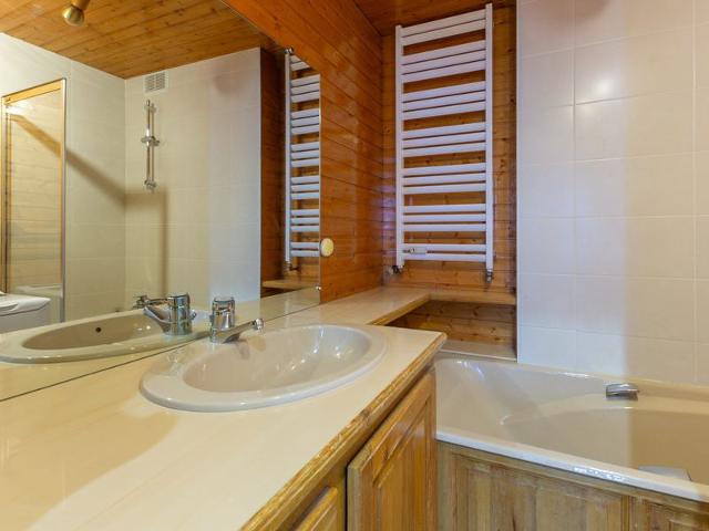 Appartement 4 pièces avec balcon, WiFi et parking couvert FR-1-694-38 - Val d’Isère Centre