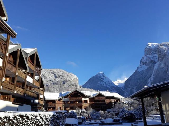 Studio familial au centre du village avec balcon et casier à ski FR-1-624-163 - Samoëns