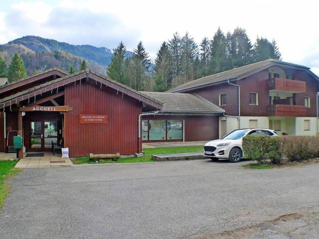 Spacieux 2 pièces cabine en forêt avec terrasse et parking FR-1-629-142 - Samoëns