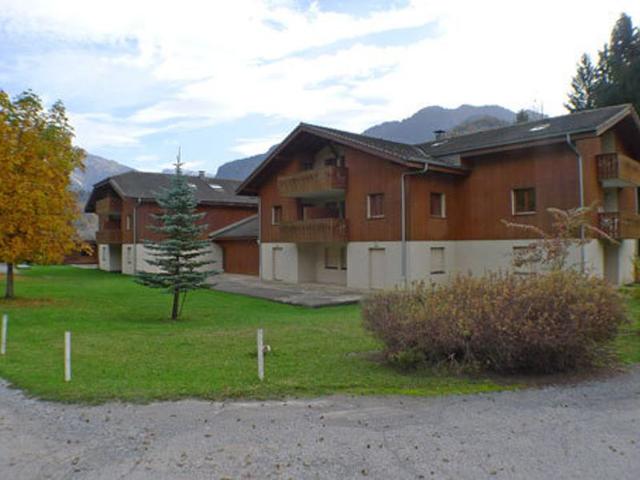 Spacieux 2 pièces cabine en forêt avec terrasse et parking FR-1-629-142 - Samoëns