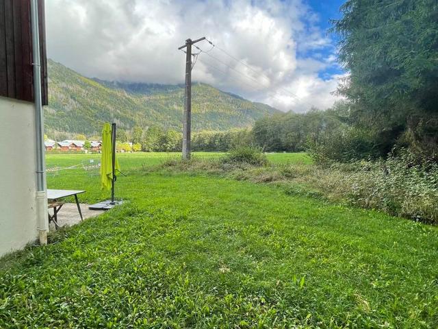 Spacieux 2 pièces cabine en forêt avec terrasse et parking FR-1-629-142 - Samoëns