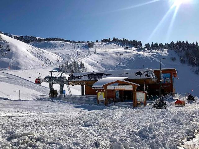 Superbe studio rénové au cœur de Chamrousse, à 50m des pistes FR-1-340-285 - Chamrousse