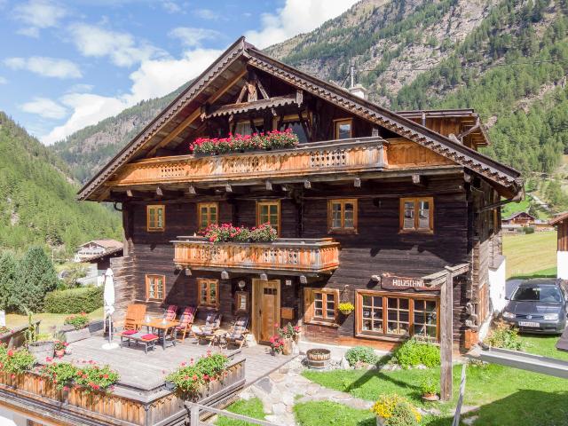 Chalet Beim Holzschnitzer